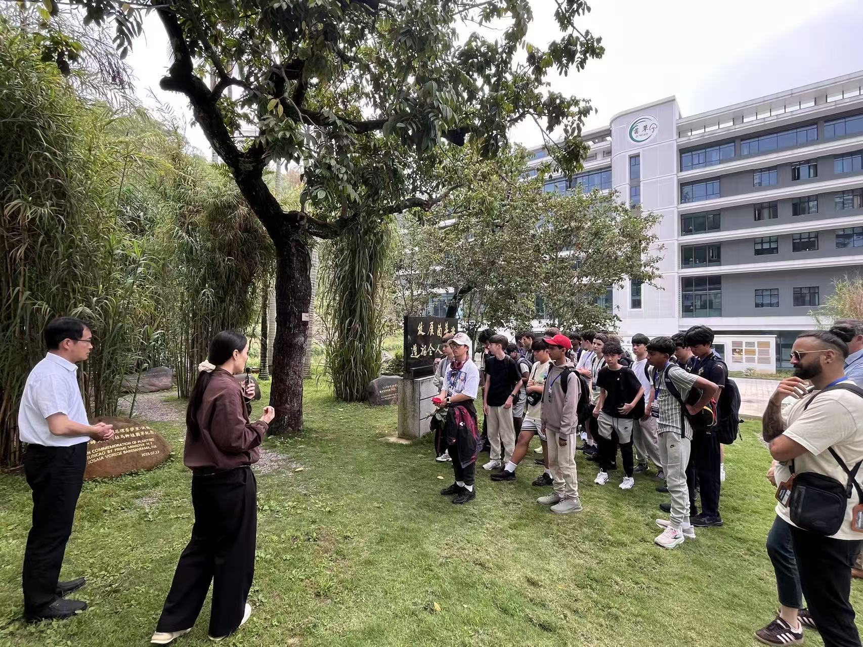 参访国家菌草工程技术研究中心.jpg 参访国家菌草工程技术研究中心.jpg
